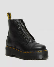 Carica l&#39;immagine nel visualizzatore di Gallery, DR MARTENS PLATFORM IN NAPPA LAVORATA SINCLAIR
