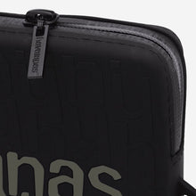 Carica l&#39;immagine nel visualizzatore di Gallery, HAVAIANAS 24 Logomania Mini Bag black
