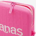 Carica l&#39;immagine nel visualizzatore di Gallery, HAVAIANAS 24 Logomania Mini Bag neon pink
