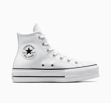 Carica l&#39;immagine nel visualizzatore di Gallery, CONVERSE  Chuck Taylor All Star Platform Leather white
