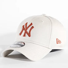 Carica l&#39;immagine nel visualizzatore di Gallery, NEW ERA 9 Forty New York Yankees Cap beige
